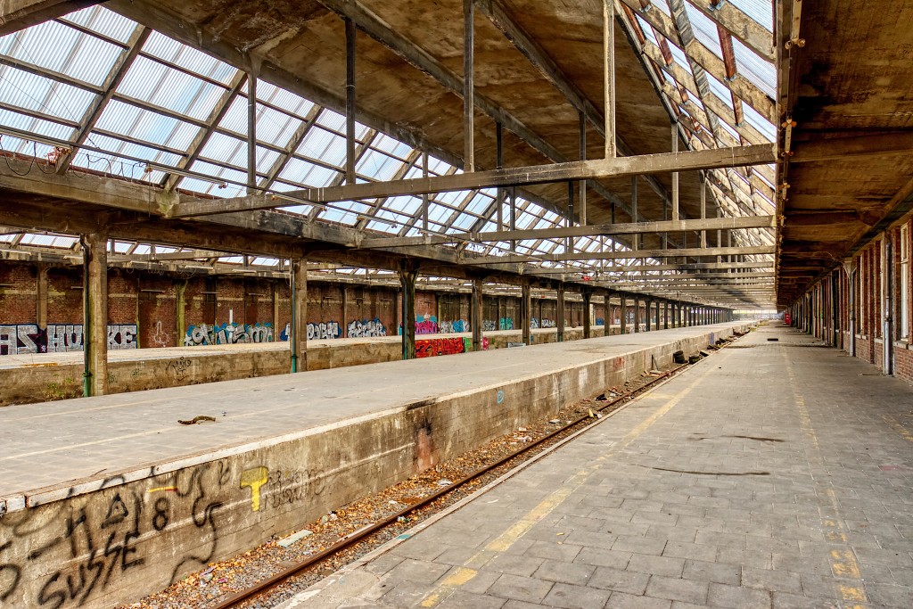 HDR gare montzen belgie belgique urbex decay verlaten station graffiti spoorweg trein train chemin de fer Junkyard abandoned abondonne trash
